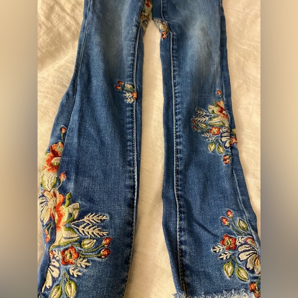 Blank NYC Skinny Classique Jeans. Girl’s Size 10. Embroidered flowers. Flared - Picture 6 of 7
